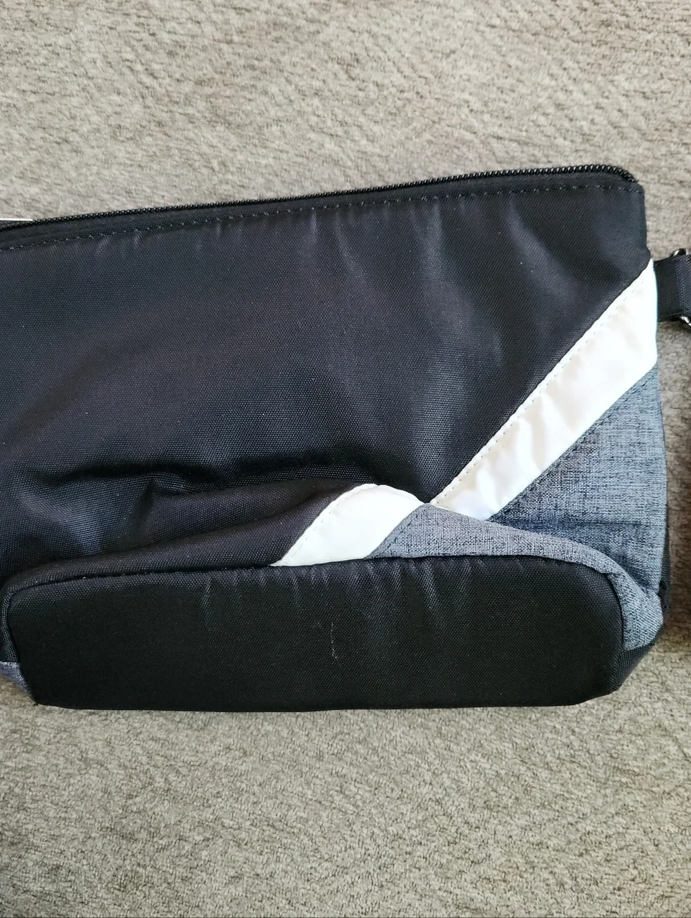 Lug Paddle Pouch 2pc Set Gray White Organizational~ Travel ~Beauty New w/out tag